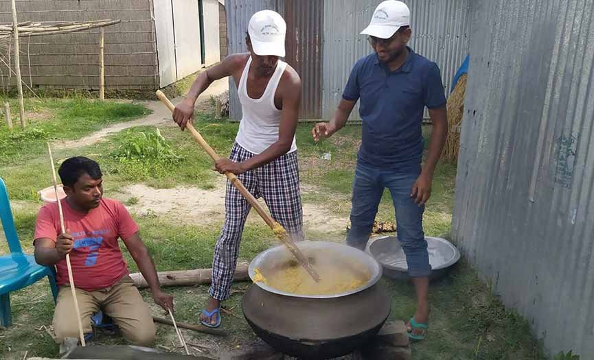 <strong>Bringing Hope and Nourishment: WIDE ANGLE Foundation’s Cooked Iftar Distribution during the Pandemic</strong>