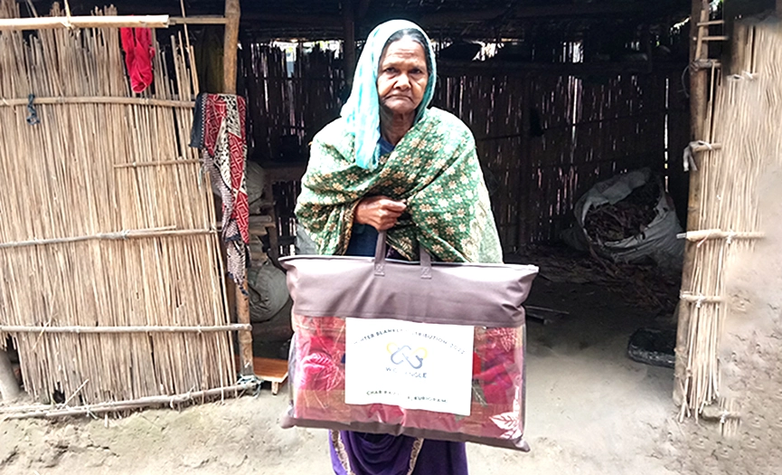 <strong>Blanket Distribution by WIDE ANGLE: Cold-hit poor heave a sigh of relief</strong>